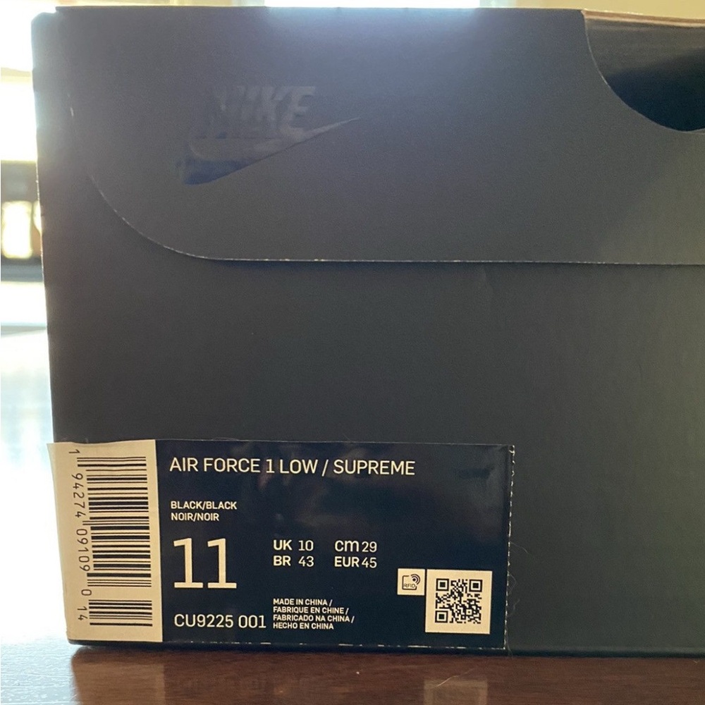 Nike supremes black airforce 1 (with laces)